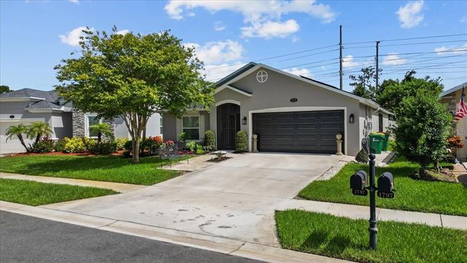 Attached, Exterior, Facade, Ranch