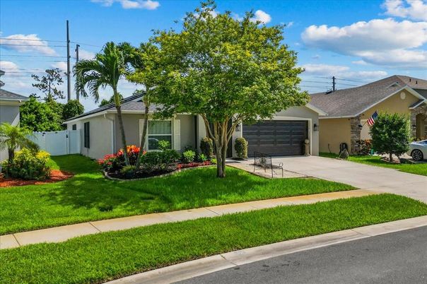 Attached, Exterior, Facade, Ranch