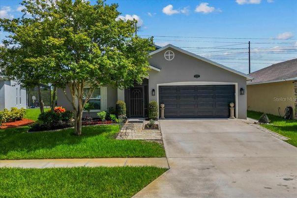 Attached, Exterior, Facade, Ranch