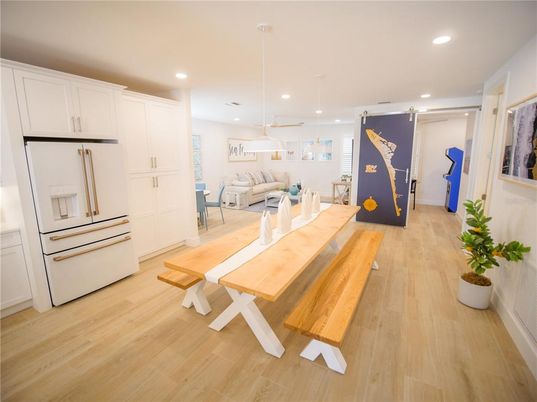 Interior, Pendant Lights, Recessed Lighting, Wood Texture Flooring