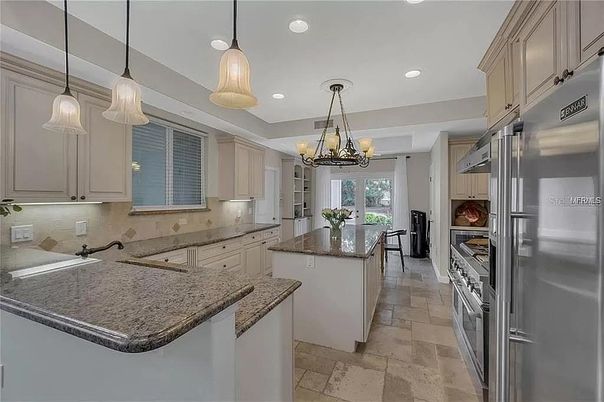 Chandelier, Dining room, Interior, Kitchen, Pendant Lights, Recessed Lighting, Stainless Steel Appliances