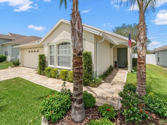 Attached, Exterior, Facade, Ranch