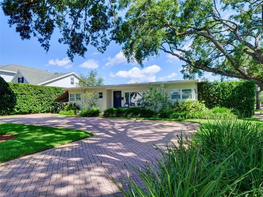 Backyard, Exterior, Facade, Ranch