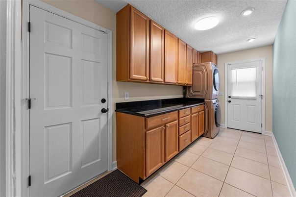 Interior, Kitchen, Recessed Lighting, Washer