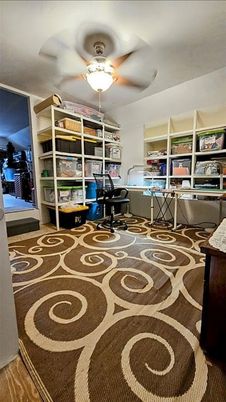 Home Office, Interior