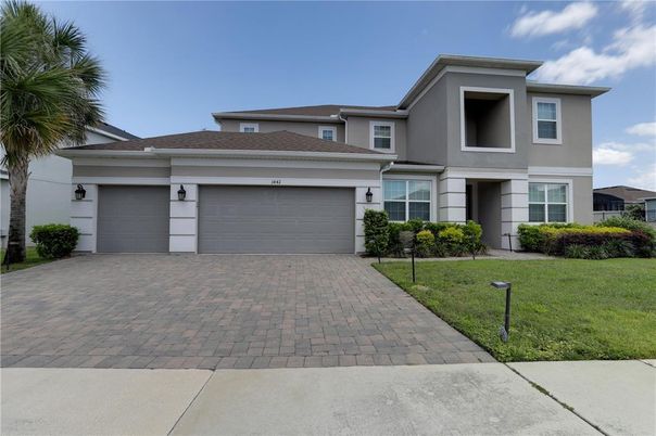 Attached, Exterior, Facade, Modern