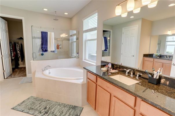 Bathroom, Dual Sink Vanities, Interior, Recessed Lighting