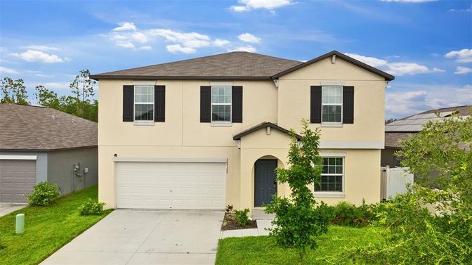 Attached, Exterior, Facade, Brick Traditional