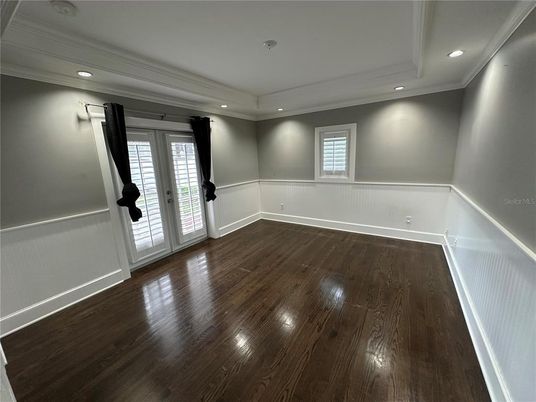 Empty room, Interior, Recessed Lighting, Wood Texture Flooring