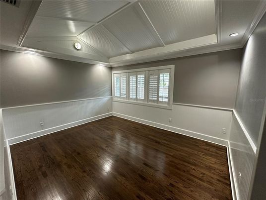 Empty room, Interior, Recessed Lighting, Wood Texture Flooring