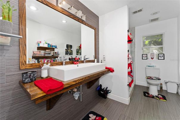 Bathroom, Interior, Recessed Lighting