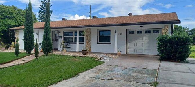 Attached, Exterior, Facade, Ranch