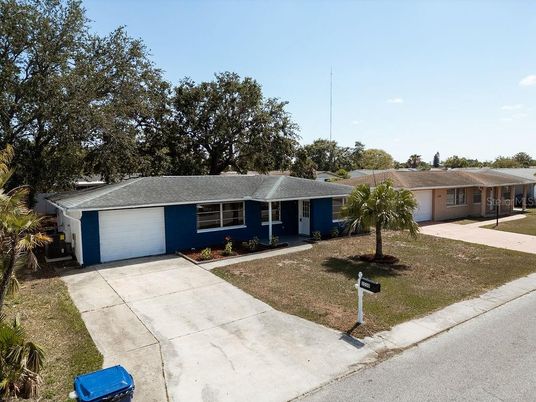Attached, Exterior, Facade, Ranch