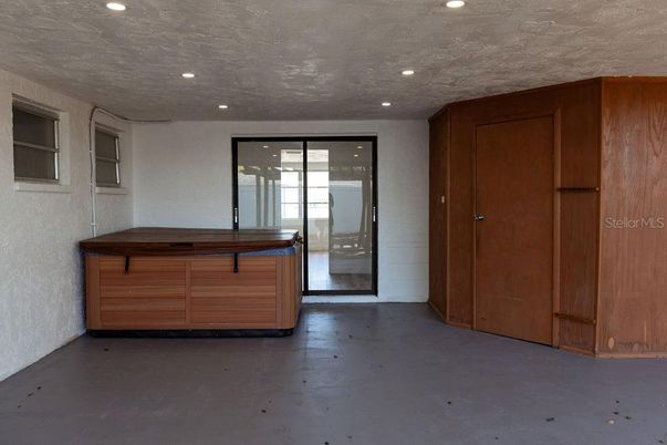 Hot Tub, Interior, Recessed Lighting