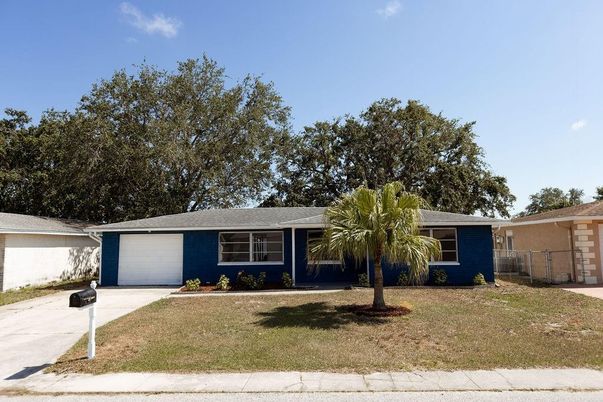 Attached, Exterior, Facade, Ranch