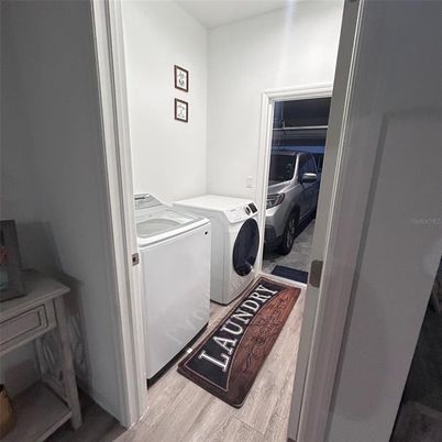 Interior, Washer, Wood Texture Flooring
