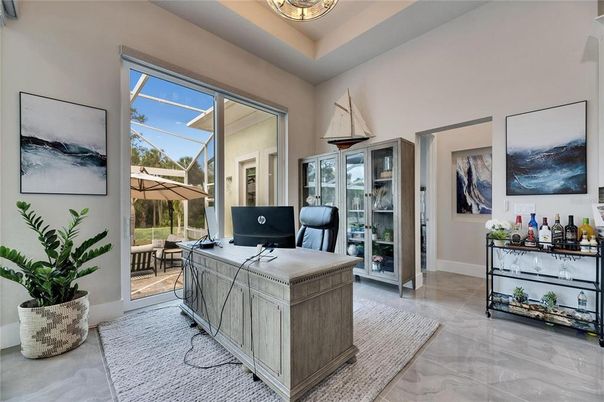 Home Office, Interior