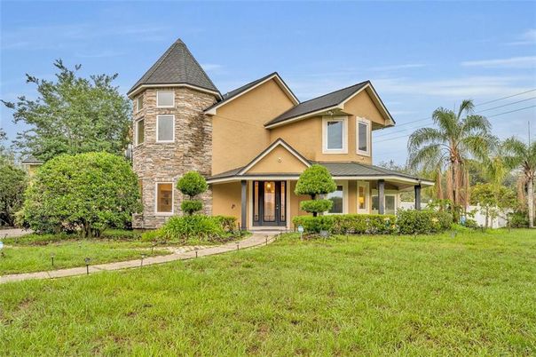Backyard, Exterior, Facade, Queen Anne Victorian