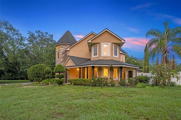 Backyard, Exterior, Facade, Queen Anne Victorian