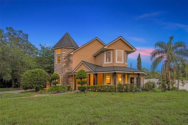 Backyard, Exterior, Facade, Queen Anne Victorian