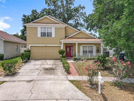 Attached, Exterior, Facade, American Craftsman