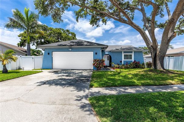 Attached, Exterior, Facade, Ranch