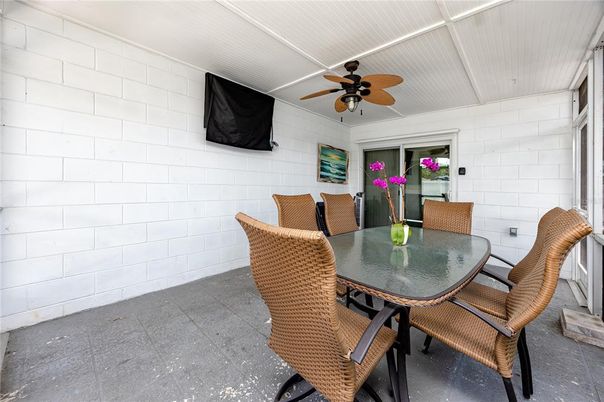Dining room, Exterior