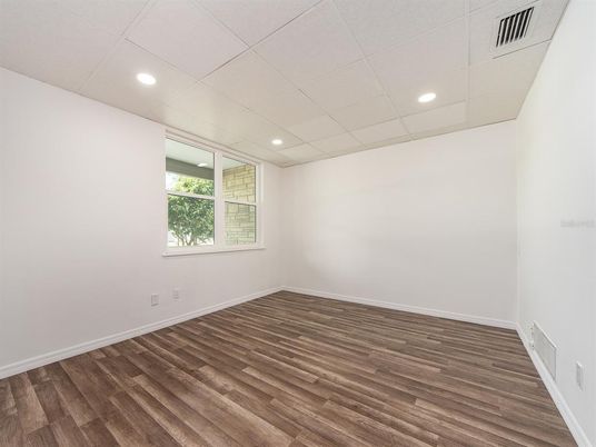 Empty room, Interior, Recessed Lighting, Wood Texture Flooring