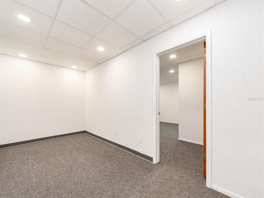 Empty room, Interior, Recessed Lighting