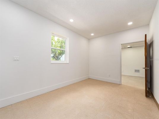 Empty room, Interior, Recessed Lighting