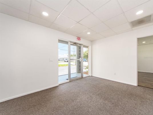 Empty room, Interior, Recessed Lighting