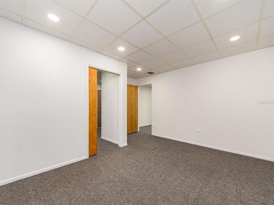 Empty room, Interior, Recessed Lighting