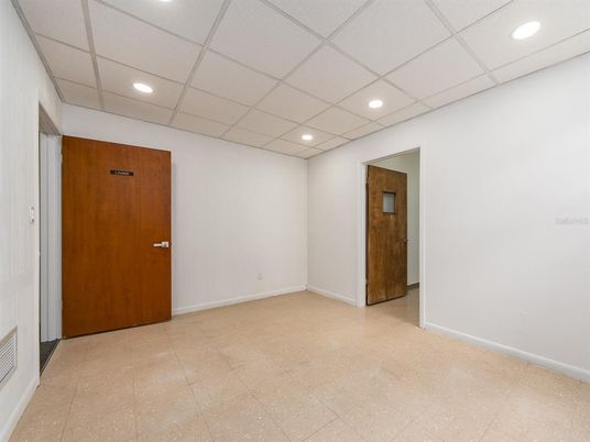 Empty room, Interior, Recessed Lighting