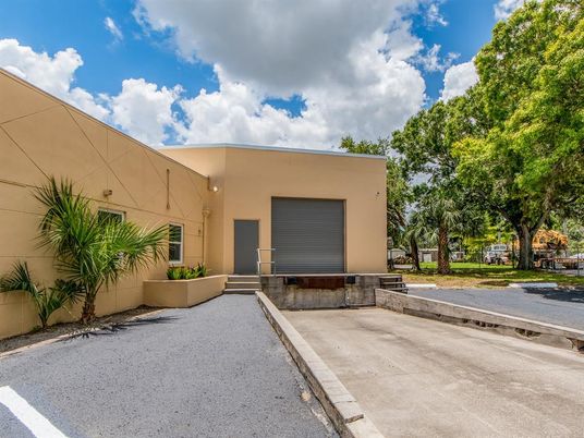 Attached, Exterior, Facade, Modern