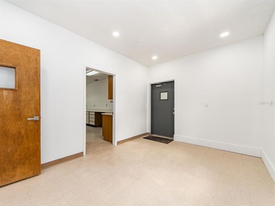Bathroom, Empty room, Interior, Recessed Lighting