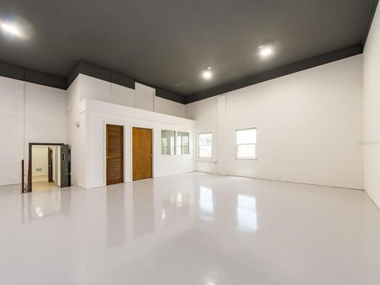 Empty room, Interior, Recessed Lighting