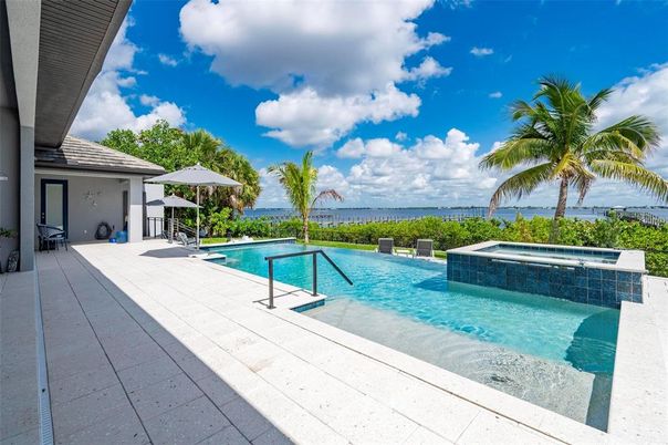 Exterior, Pool, Water