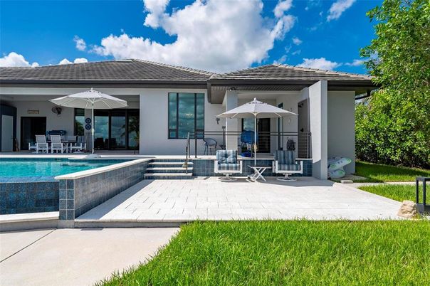 Exterior, Pool