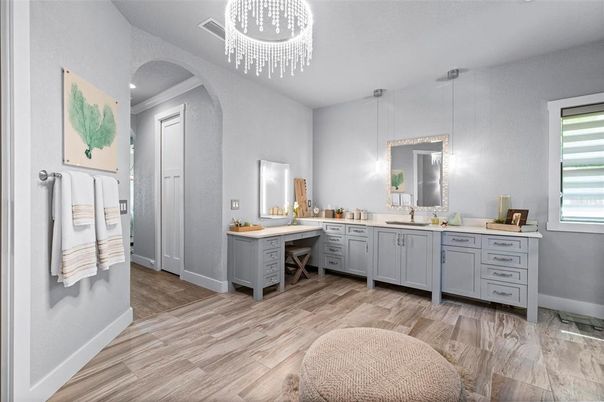 Bathroom, Interior, Pendant Lights, Wood Texture Flooring