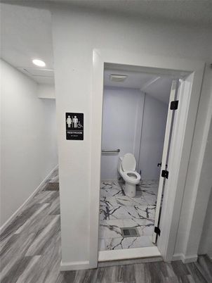 Bathroom, Interior, Marble, Recessed Lighting