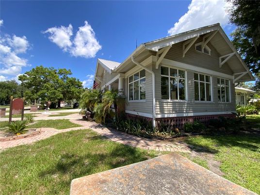 Exterior, Facade, American Craftsman