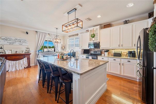 Chandelier, Dining room, Interior, Kitchen, Pendant Lights, Recessed Lighting, Wood Texture Flooring