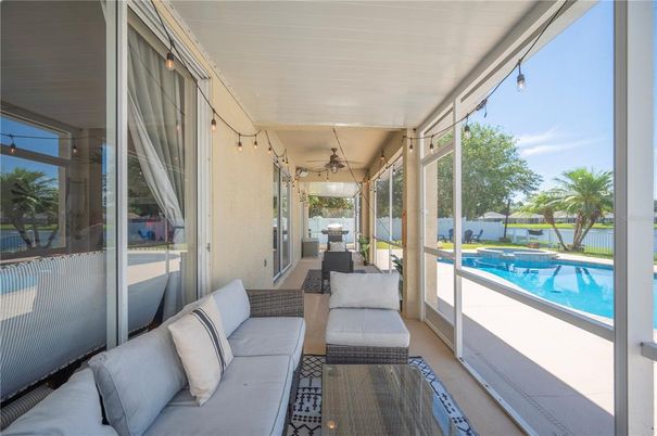 Interior, Sun Room, Water