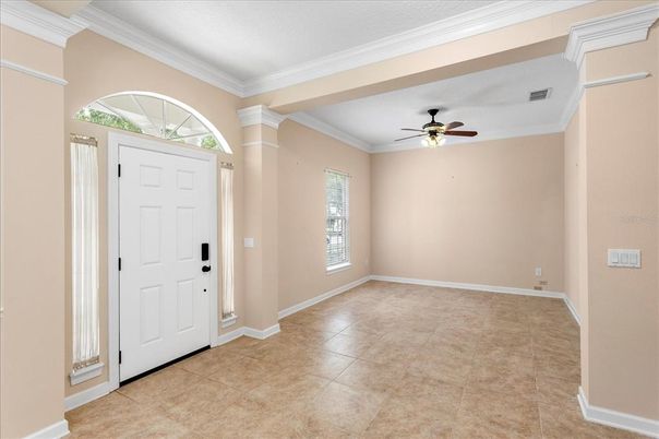 Empty room, Interior