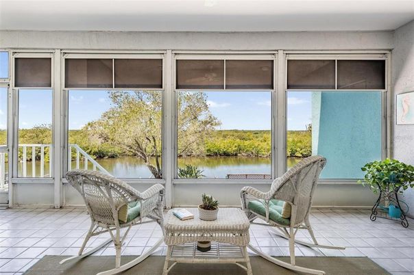 Interior, Sun Room, Water