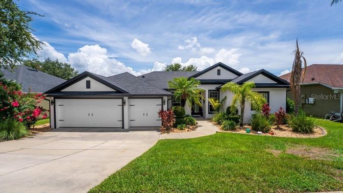 Attached, Exterior, Facade, Ranch