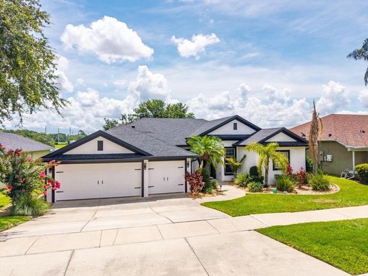 Attached, Exterior, Facade, Ranch