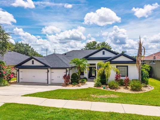 Attached, Exterior, Facade, Ranch