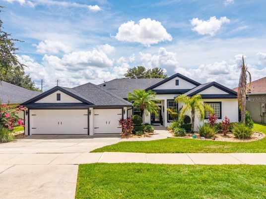 Attached, Exterior, Facade, Ranch