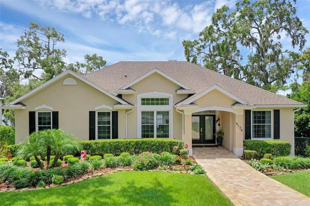 Exterior, Facade, Ranch